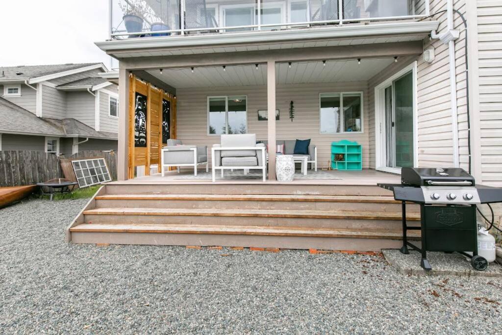 Lovely 2 Bedroom Suite Steps From The Beach วิกตอเรีย ภายนอก รูปภาพ